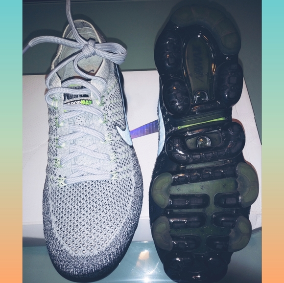 ❗SOLD❗NIKE VAPORMAX FLYKNIT SZ 9.5 WOMEN 8 MEN - Picture 3 of 8